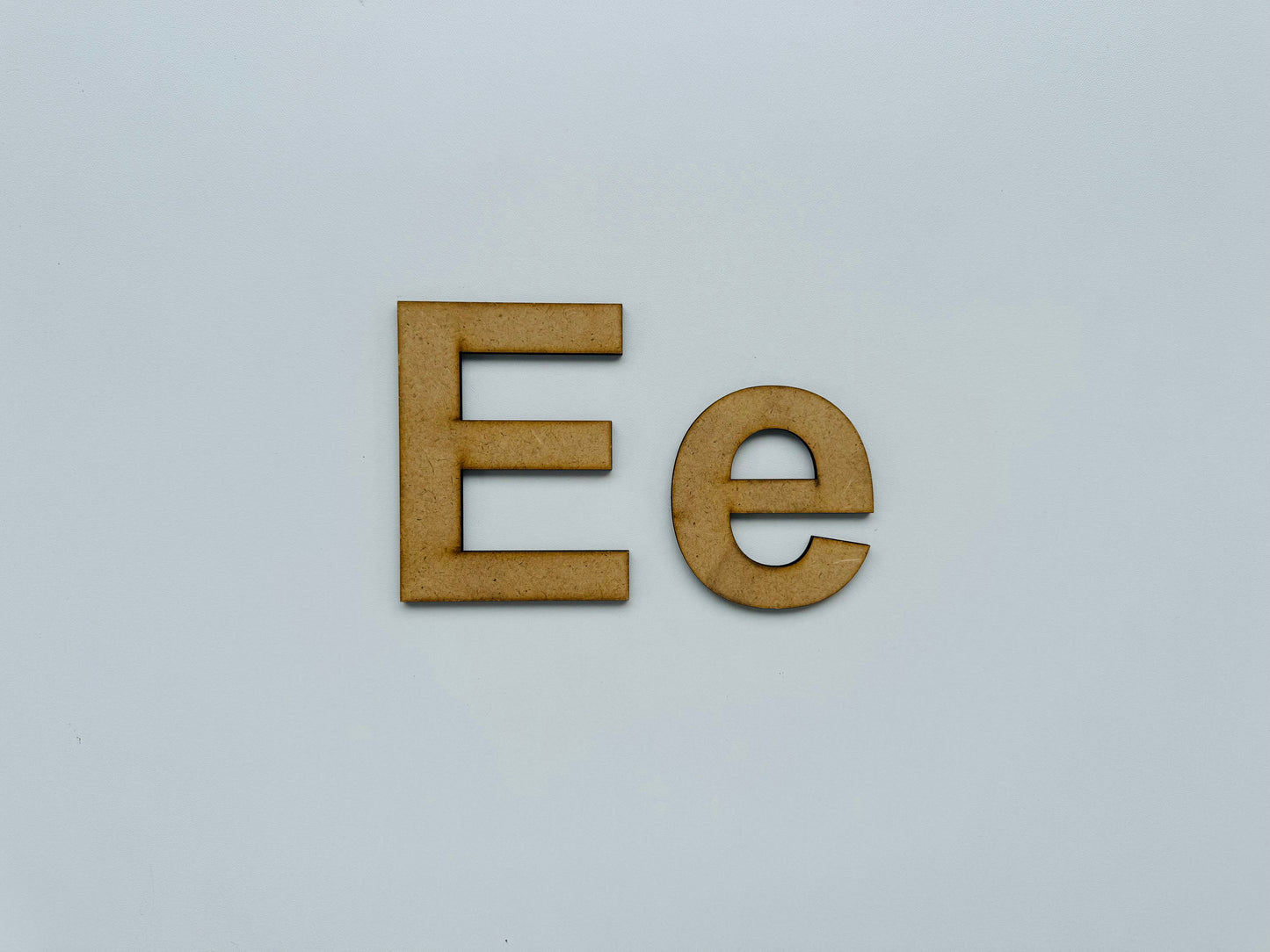 Drvеna slova – ćirilica - Slovo „Е“, veliko